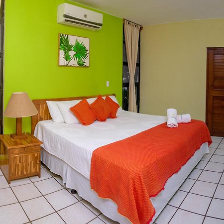 Banana Palms Hotel Rio Dulce Town Exterior foto