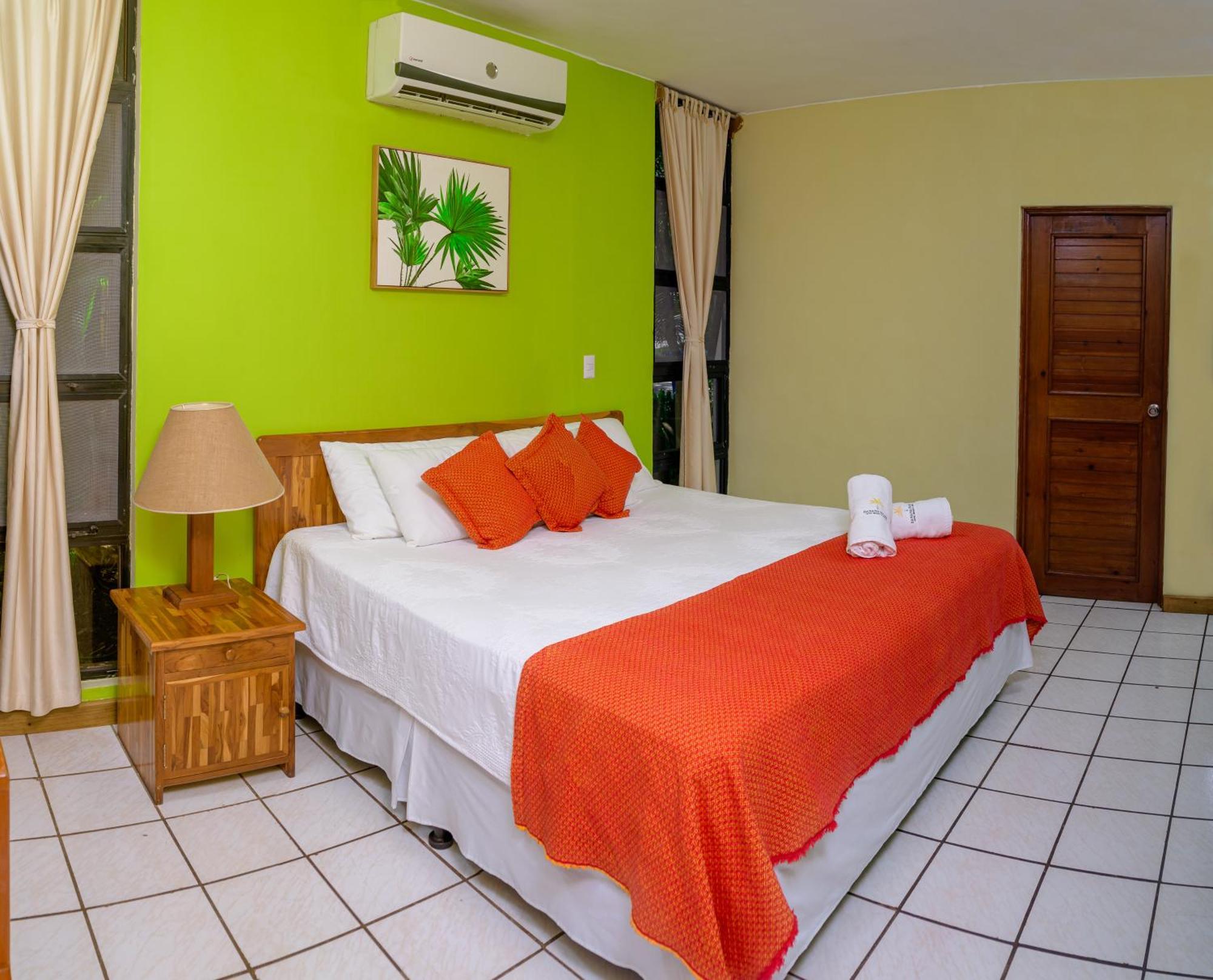 Banana Palms Hotel Rio Dulce Town Exterior foto
