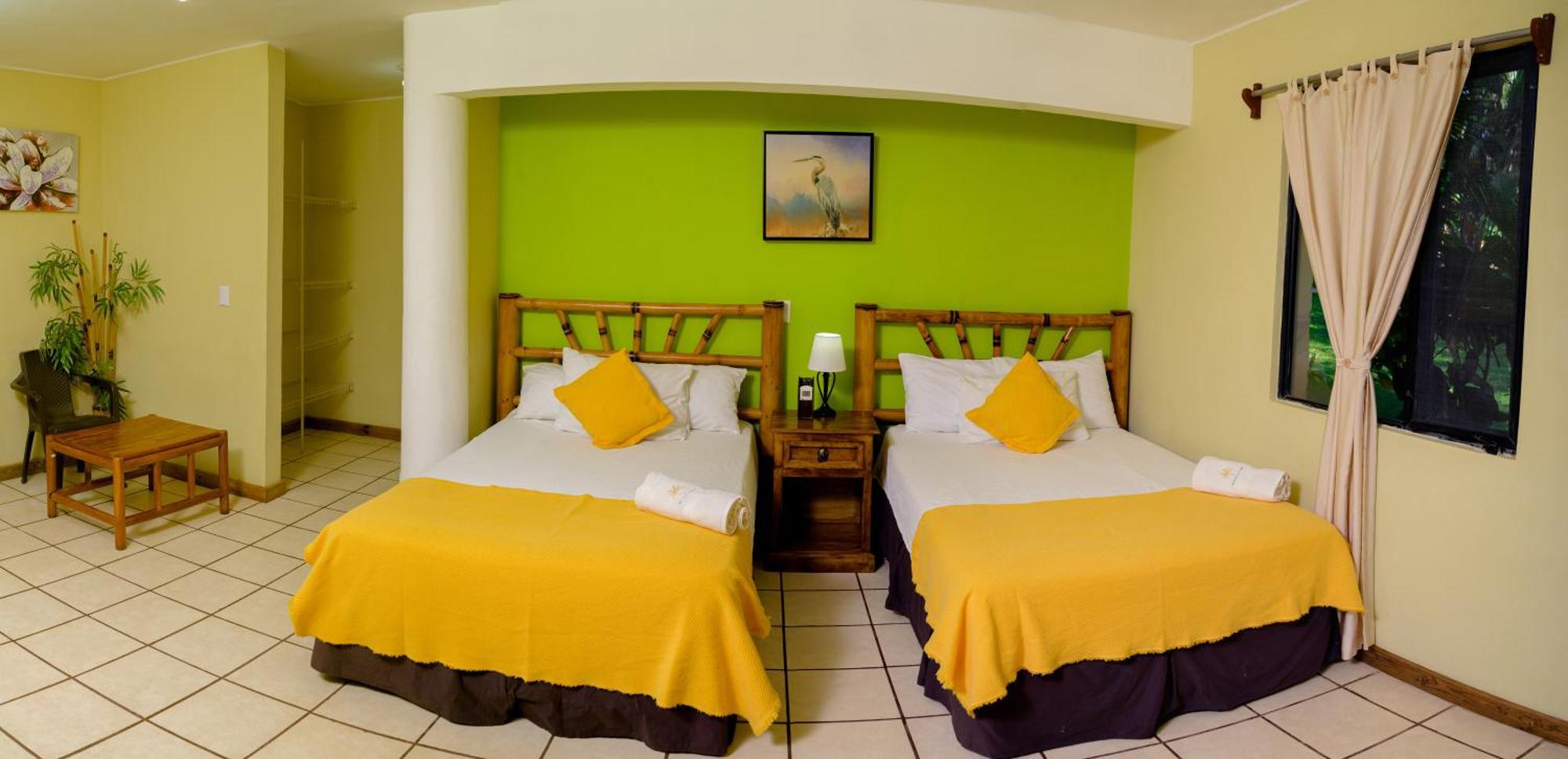 Banana Palms Hotel Rio Dulce Town Exterior foto