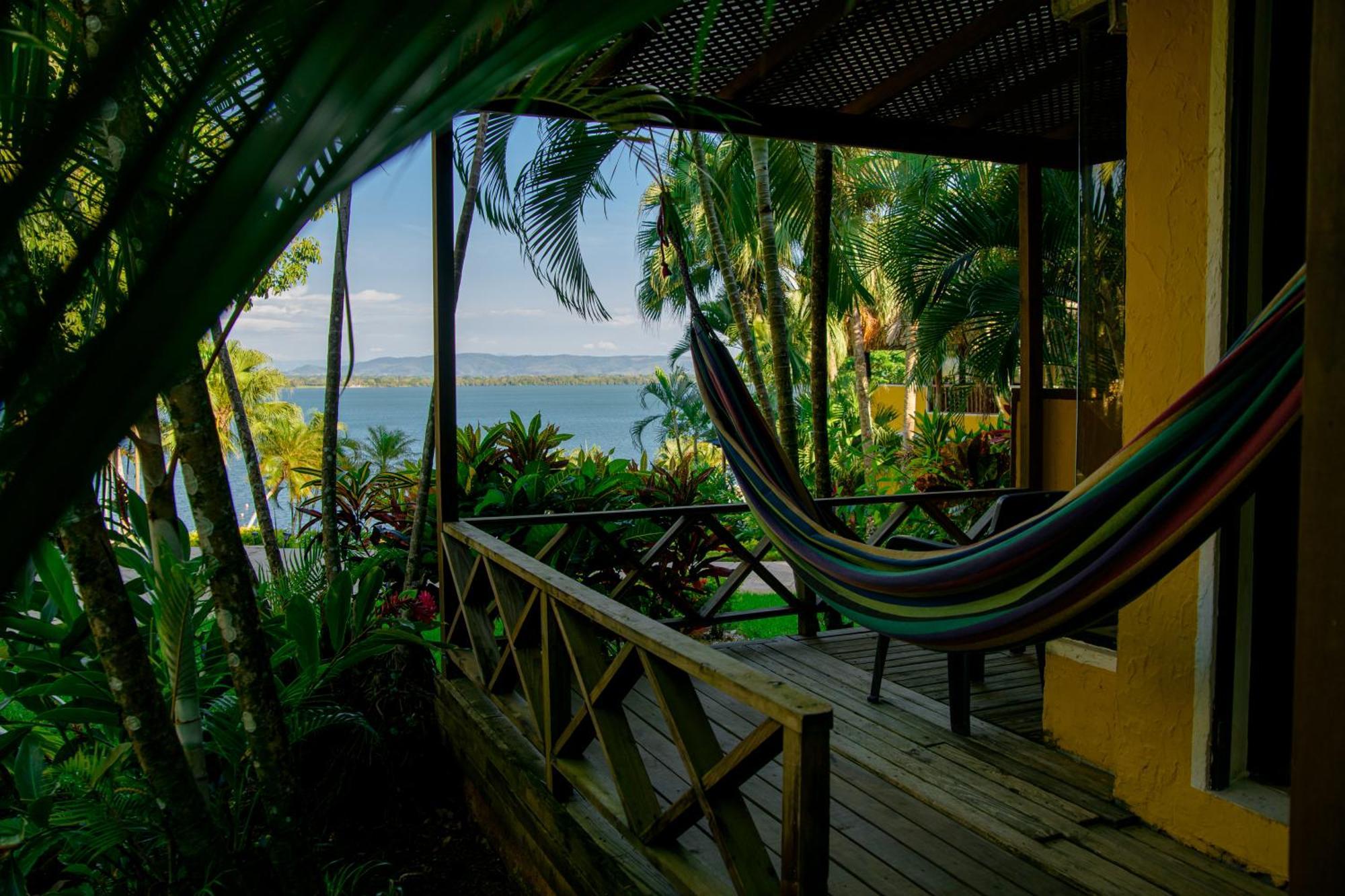 Banana Palms Hotel Rio Dulce Town Exterior foto