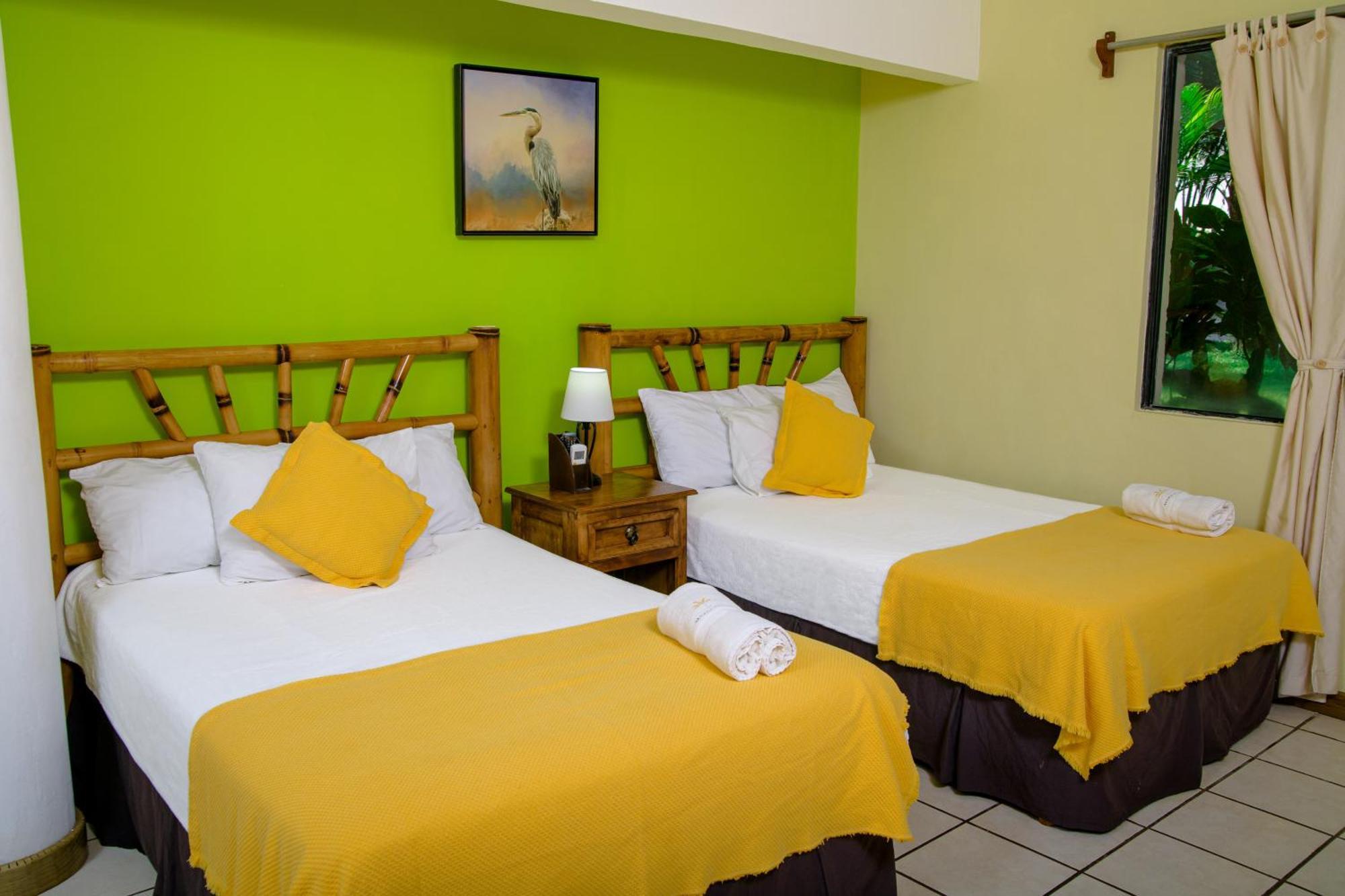 Banana Palms Hotel Rio Dulce Town Exterior foto