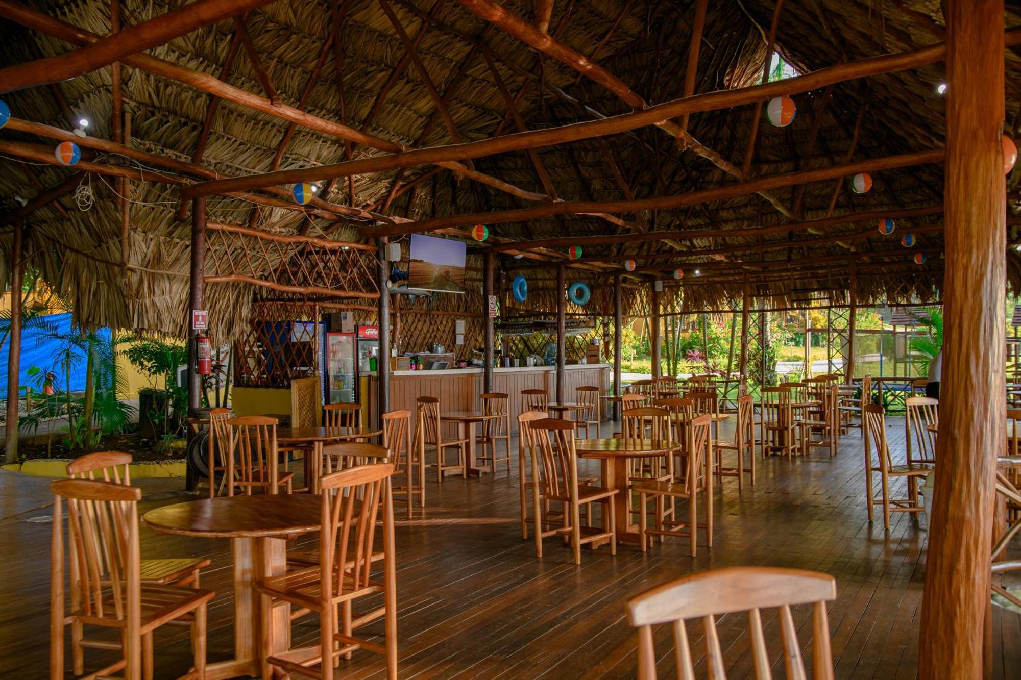 Banana Palms Hotel Rio Dulce Town Exterior foto