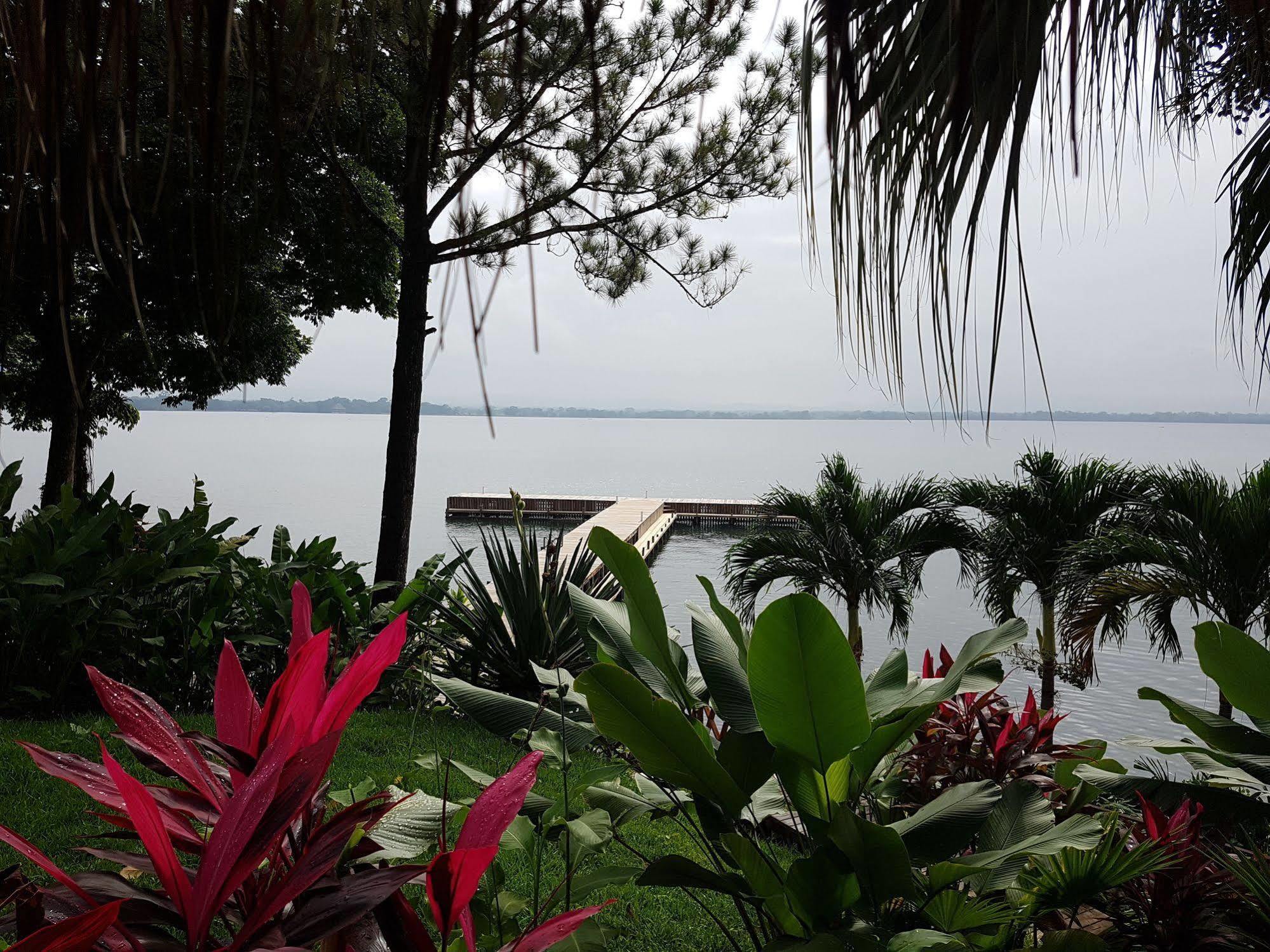 Banana Palms Hotel Rio Dulce Town Exterior foto