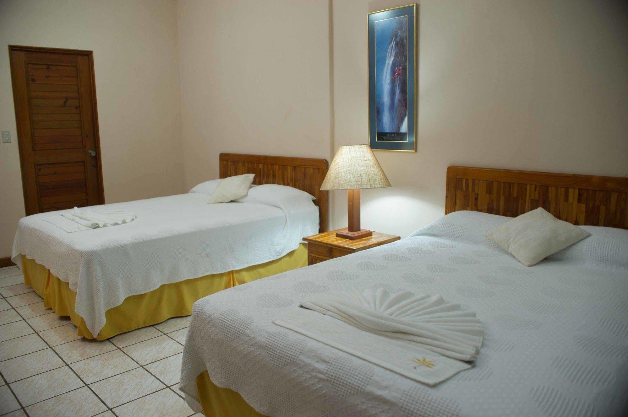 Banana Palms Hotel Rio Dulce Town Exterior foto